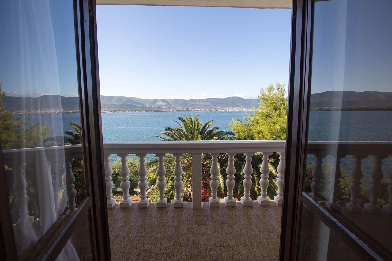 Apartments David - 20M From The Beach With Parking Trogir Exterior photo