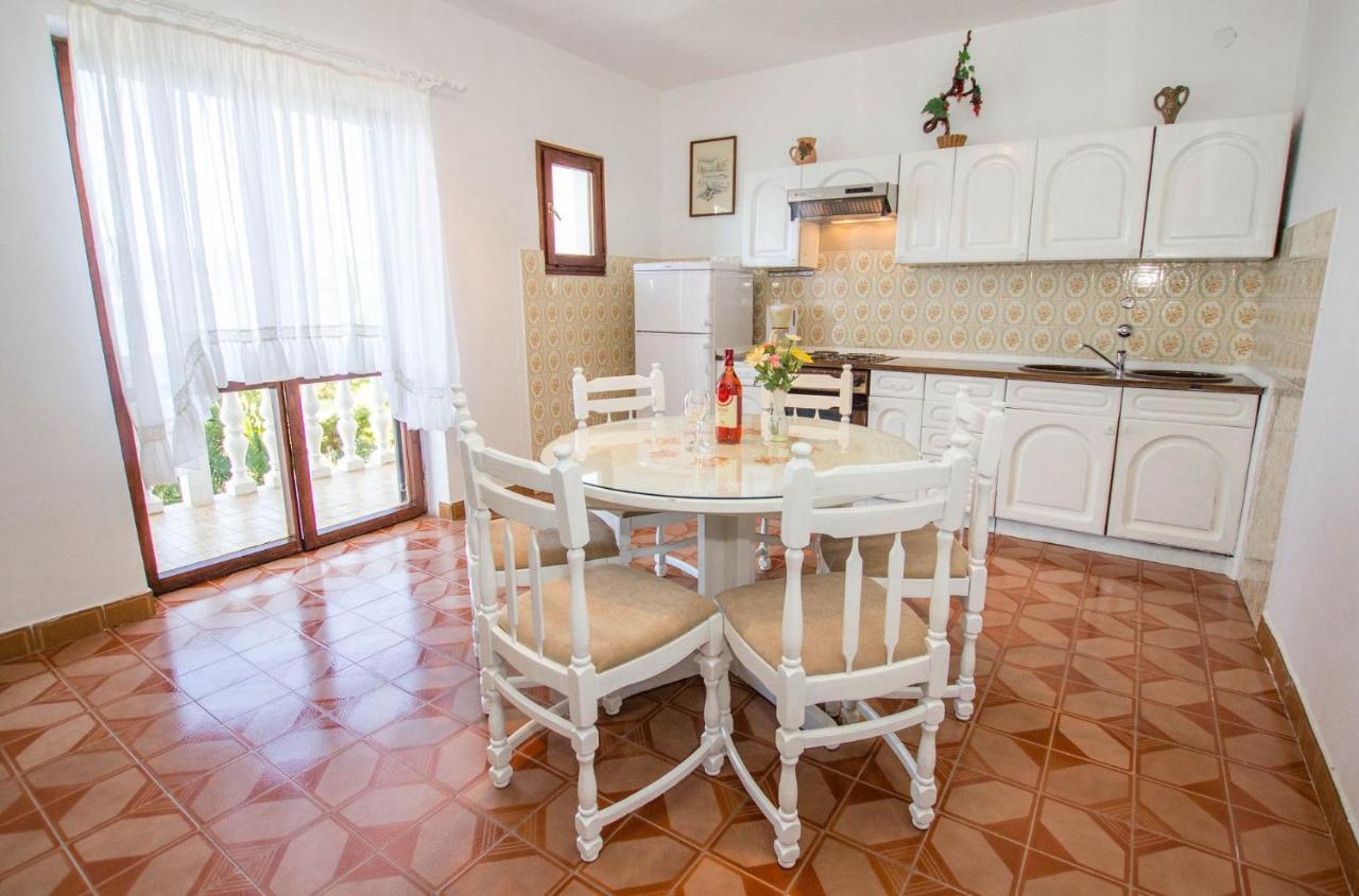 Apartments David - 20M From The Beach With Parking Trogir Exterior photo