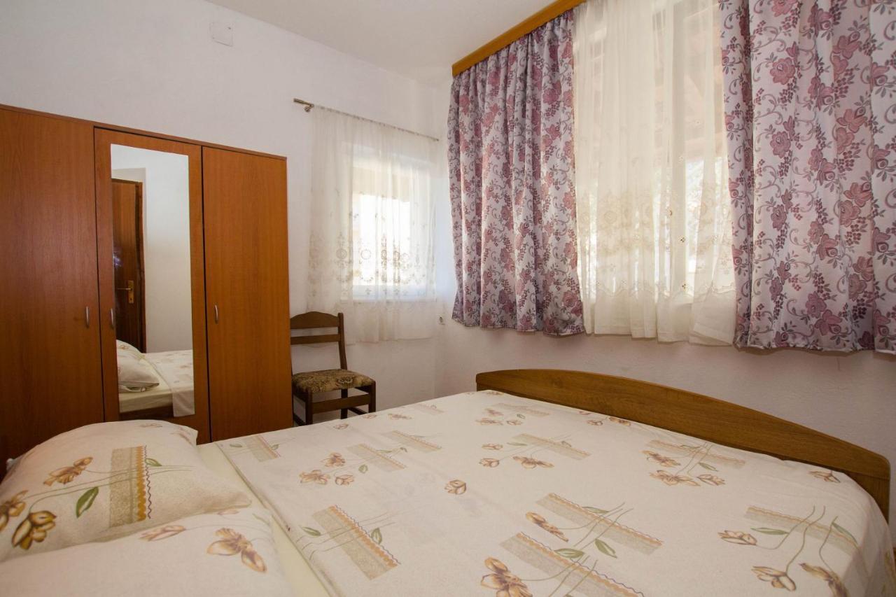 Apartments David - 20M From The Beach With Parking Trogir Exterior photo