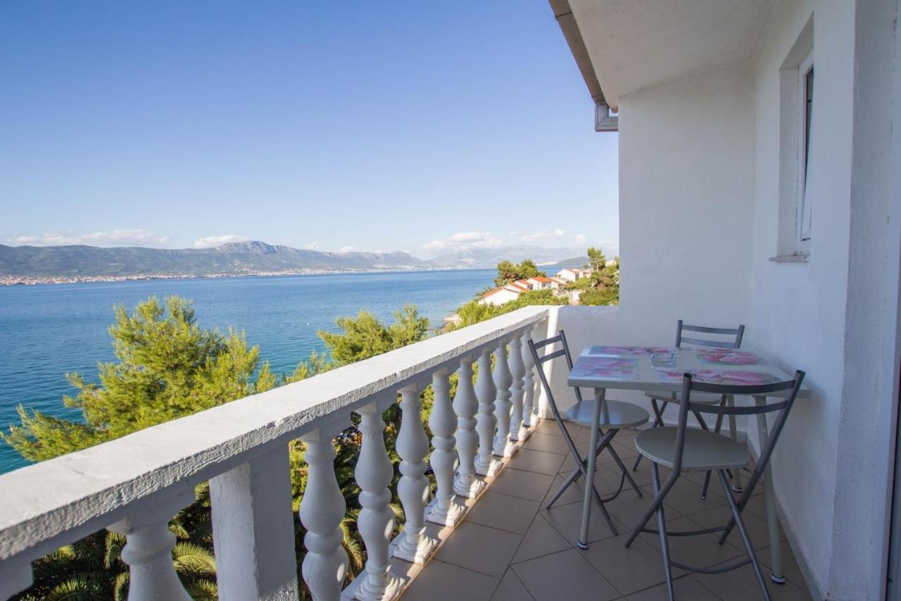 Apartments David - 20M From The Beach With Parking Trogir Exterior photo