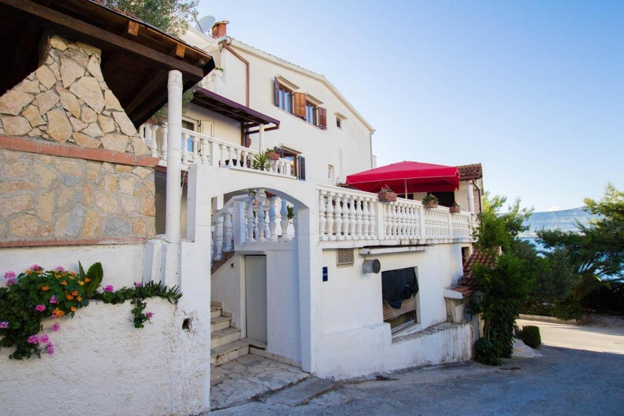 Apartments David - 20M From The Beach With Parking Trogir Exterior photo